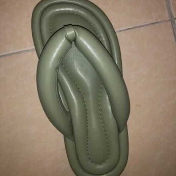 Zara inspired Minimalist Floater Thong Sandal in GREEN - Picture 6 of 7